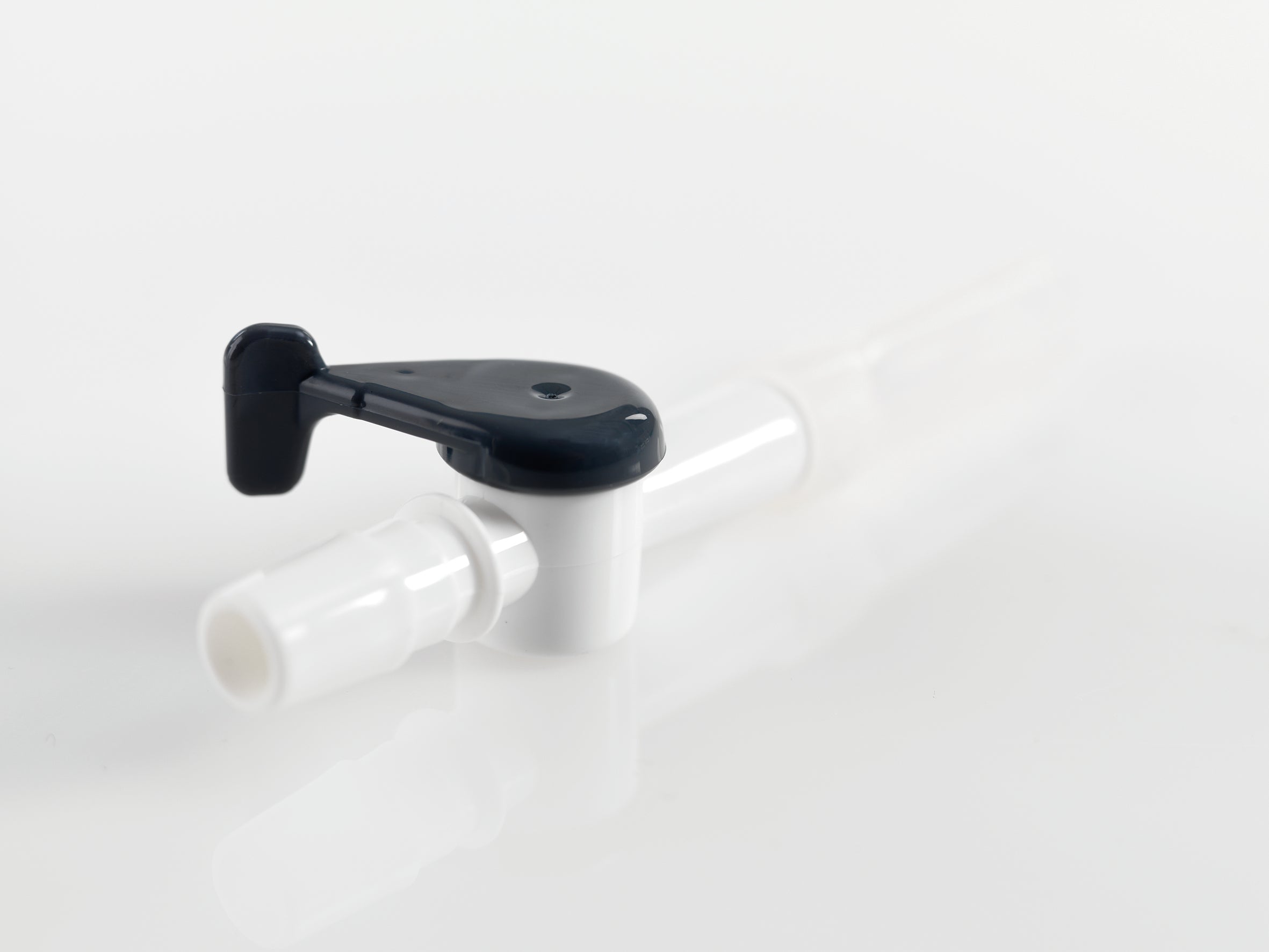 Ugo Single-Handed Catheter Valve (1 pc)